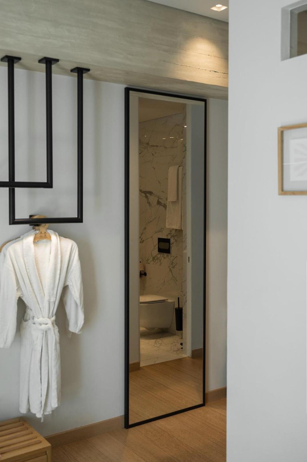 فندق Coco-Mat Athens Jumelle المظهر الخارجي الصورة A bathrobe hanging on a hanger